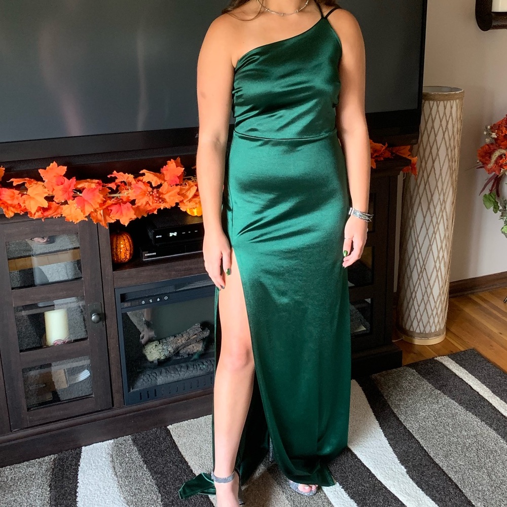 Emerald Green Formal Dress - Picture 2 of 4